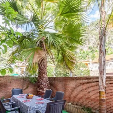 Casas De 15 Holiday home Benaojan